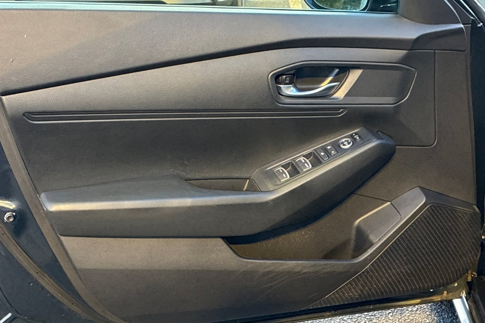 Used 2025 Meteorite Gray Metallic Honda LX image 12