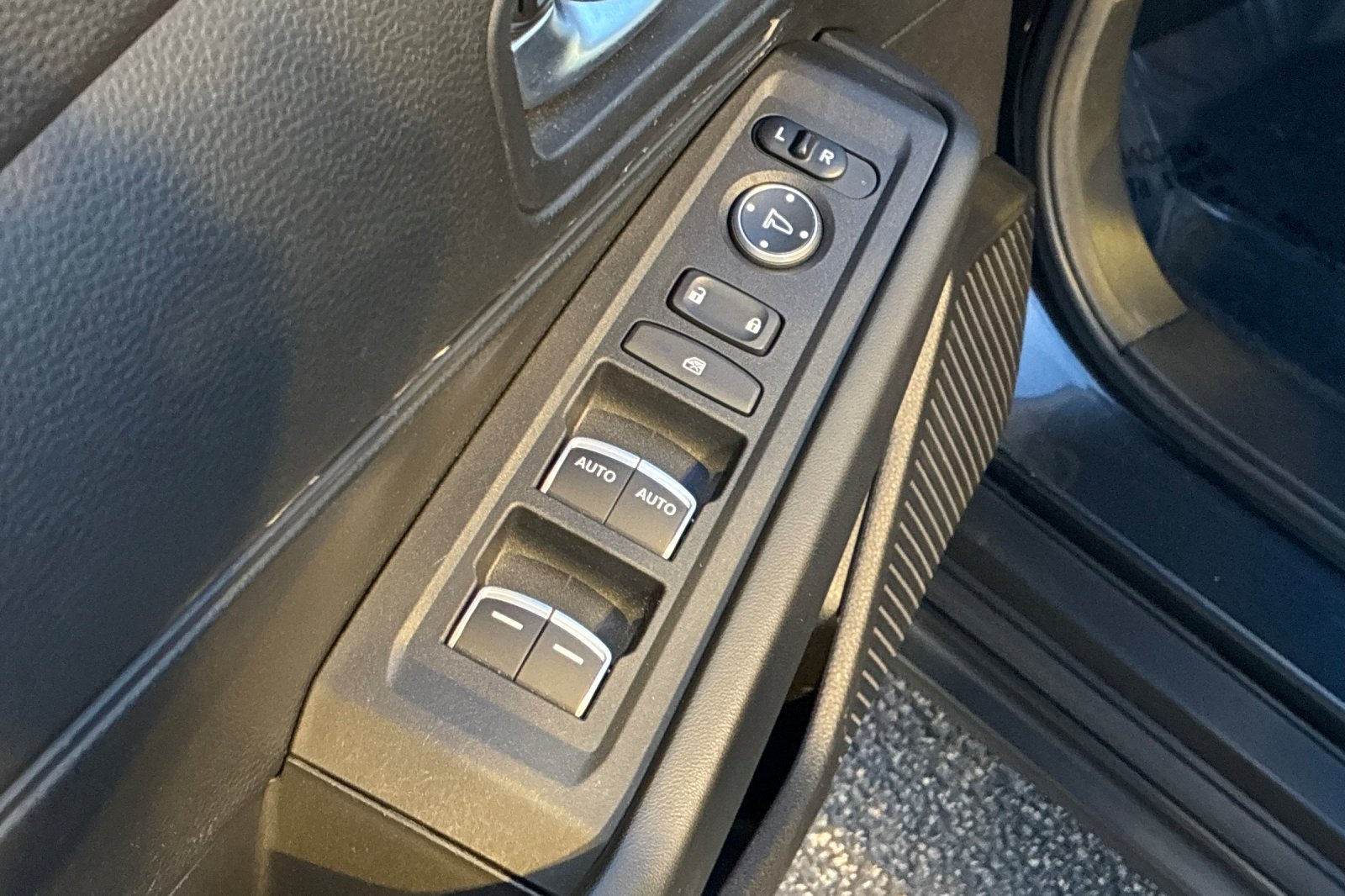 Used 2025 Meteorite Gray Metallic Honda LX image 13