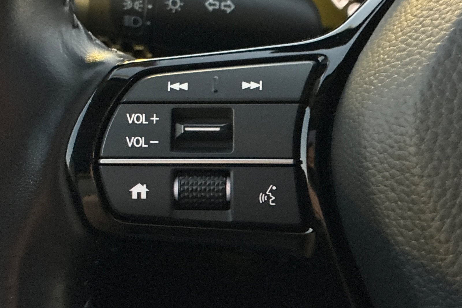 Used 2025 Urban Gray Pearl Honda EX-L image 32