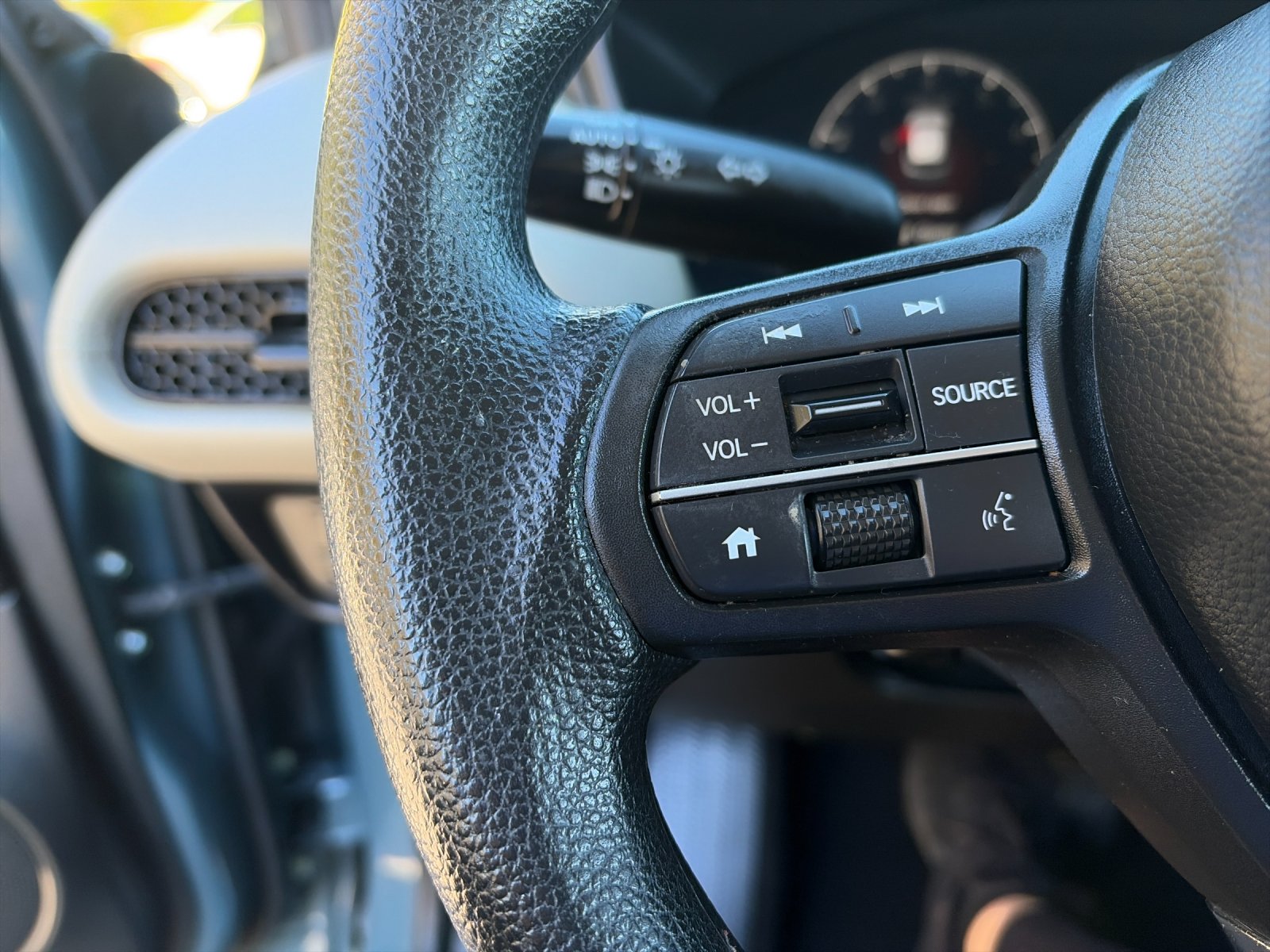 Used 2024 Pearl Honda LX image 28