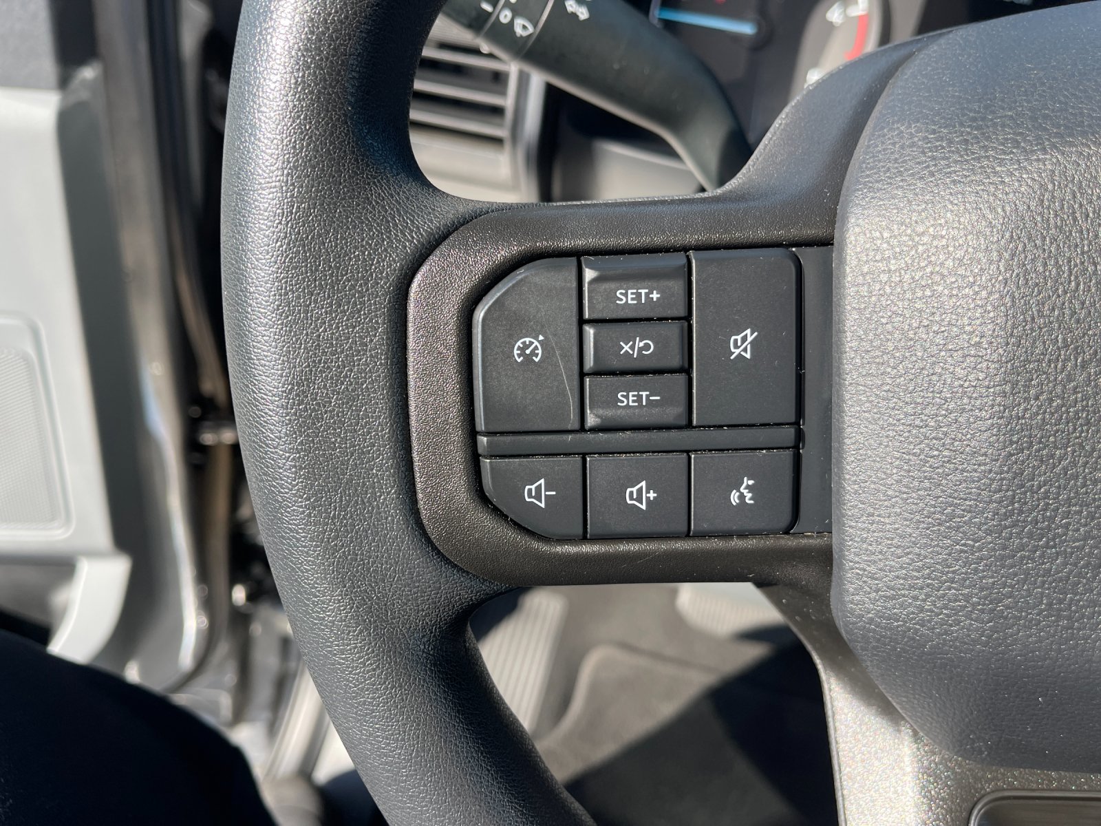 Used 2025 Gray Ford XLT image 25