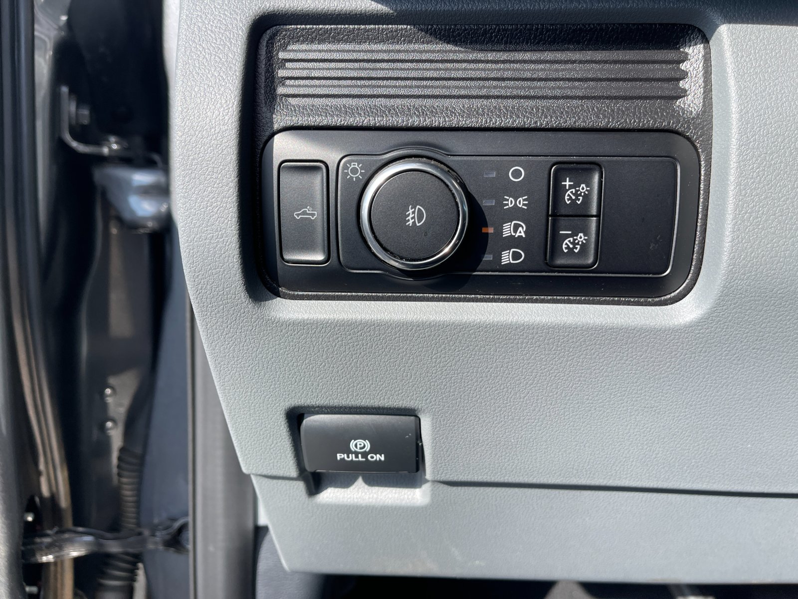 Used 2025 Gray Ford XLT image 29