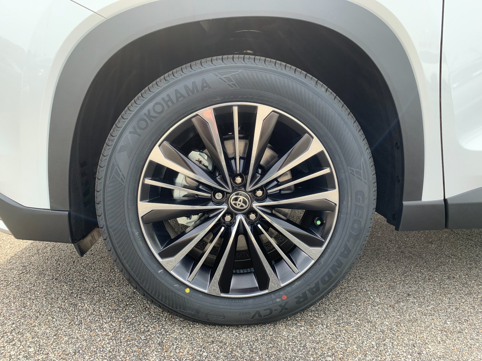 New 2026 Wind Chill Pearl Toyota Hybrid MAX Platinum image 32