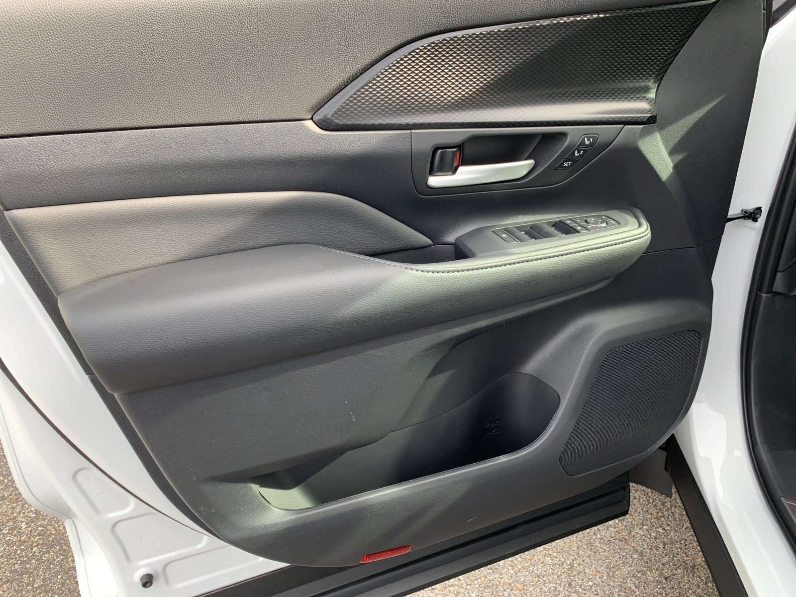 New 2026 Wind Chill Pearl Toyota Hybrid MAX Platinum image 11