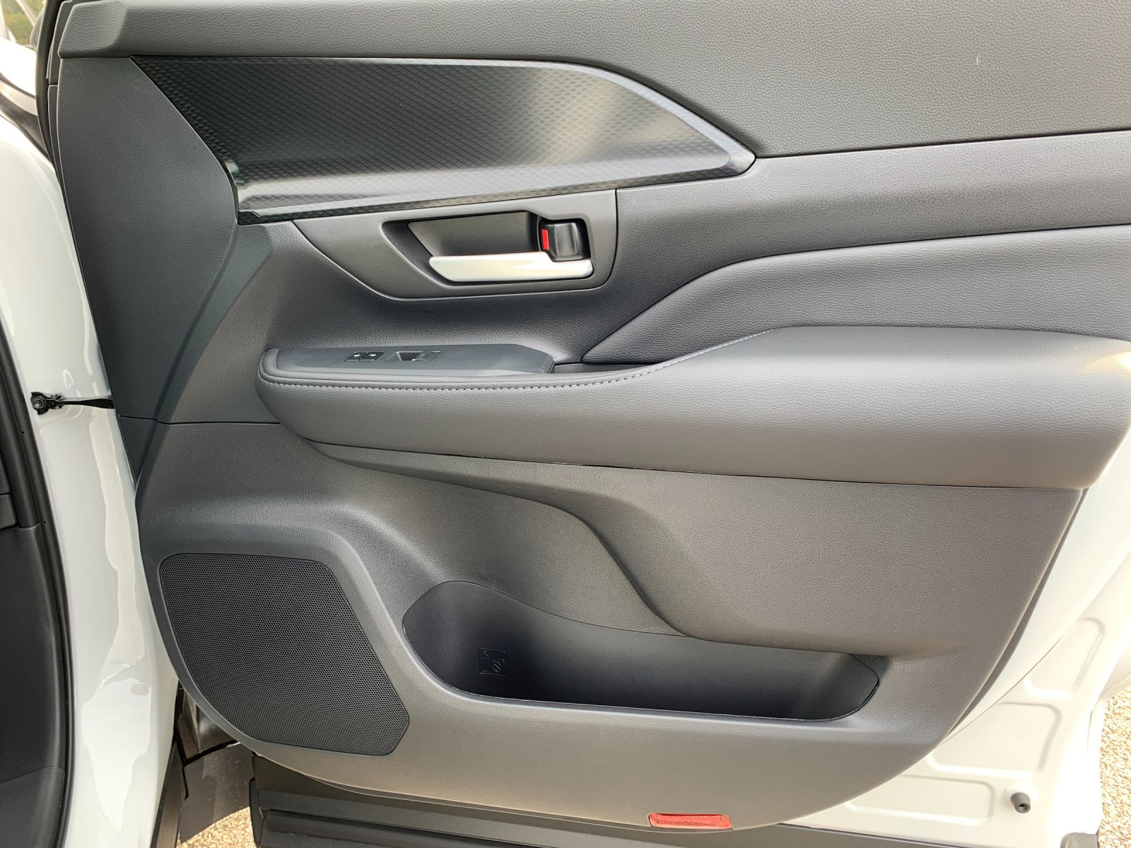 New 2026 Wind Chill Pearl Toyota Hybrid MAX Platinum image 19