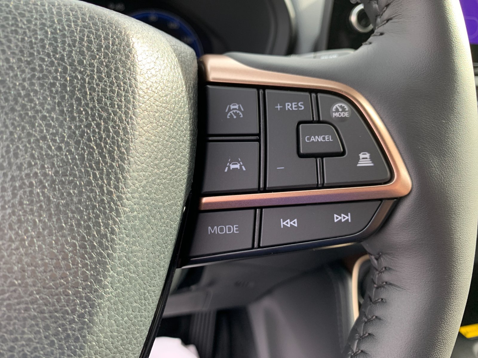 New 2026 Wind Chill Pearl Toyota Hybrid MAX Platinum image 28