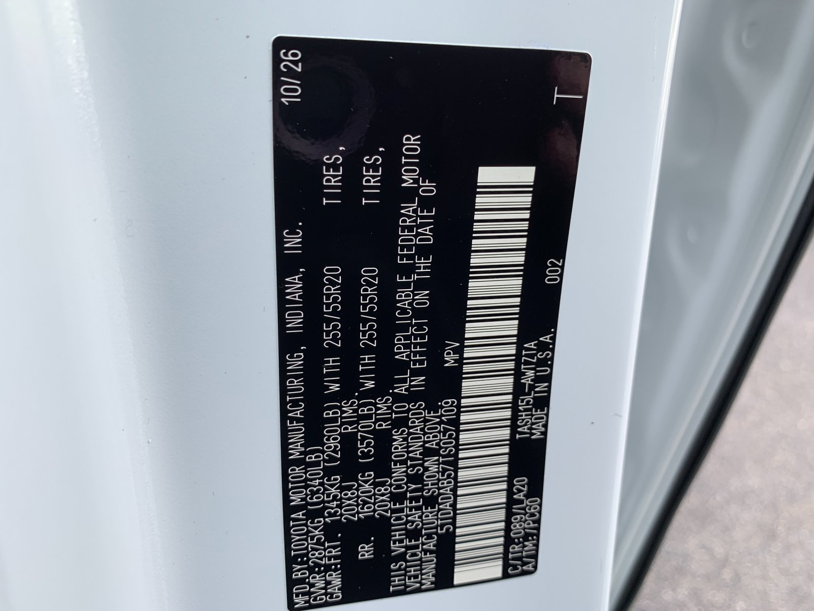 New 2026 Wind Chill Pearl Toyota Hybrid MAX Platinum image 34