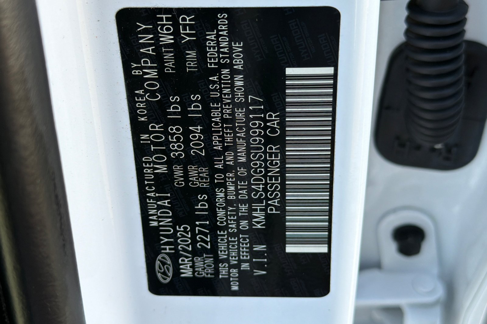 Used 2025 White Hyundai SEL Convenience image 24