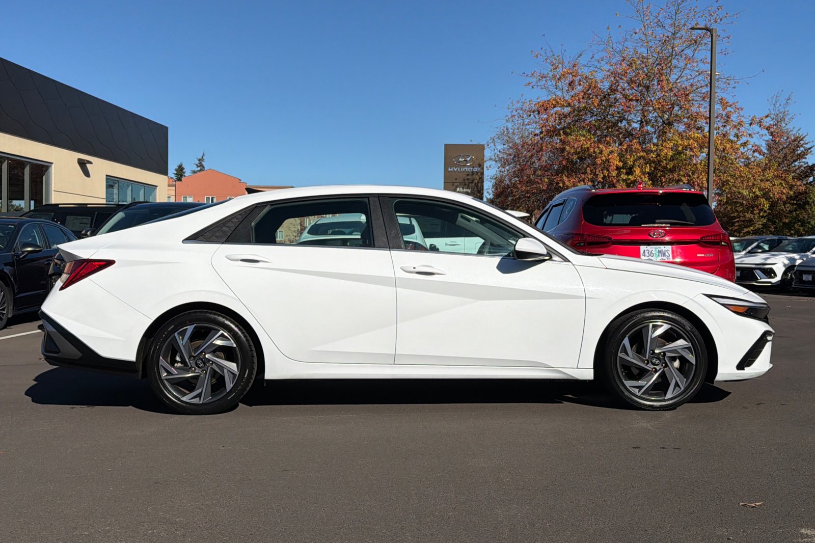 Used 2025 White Hyundai SEL Convenience image 3