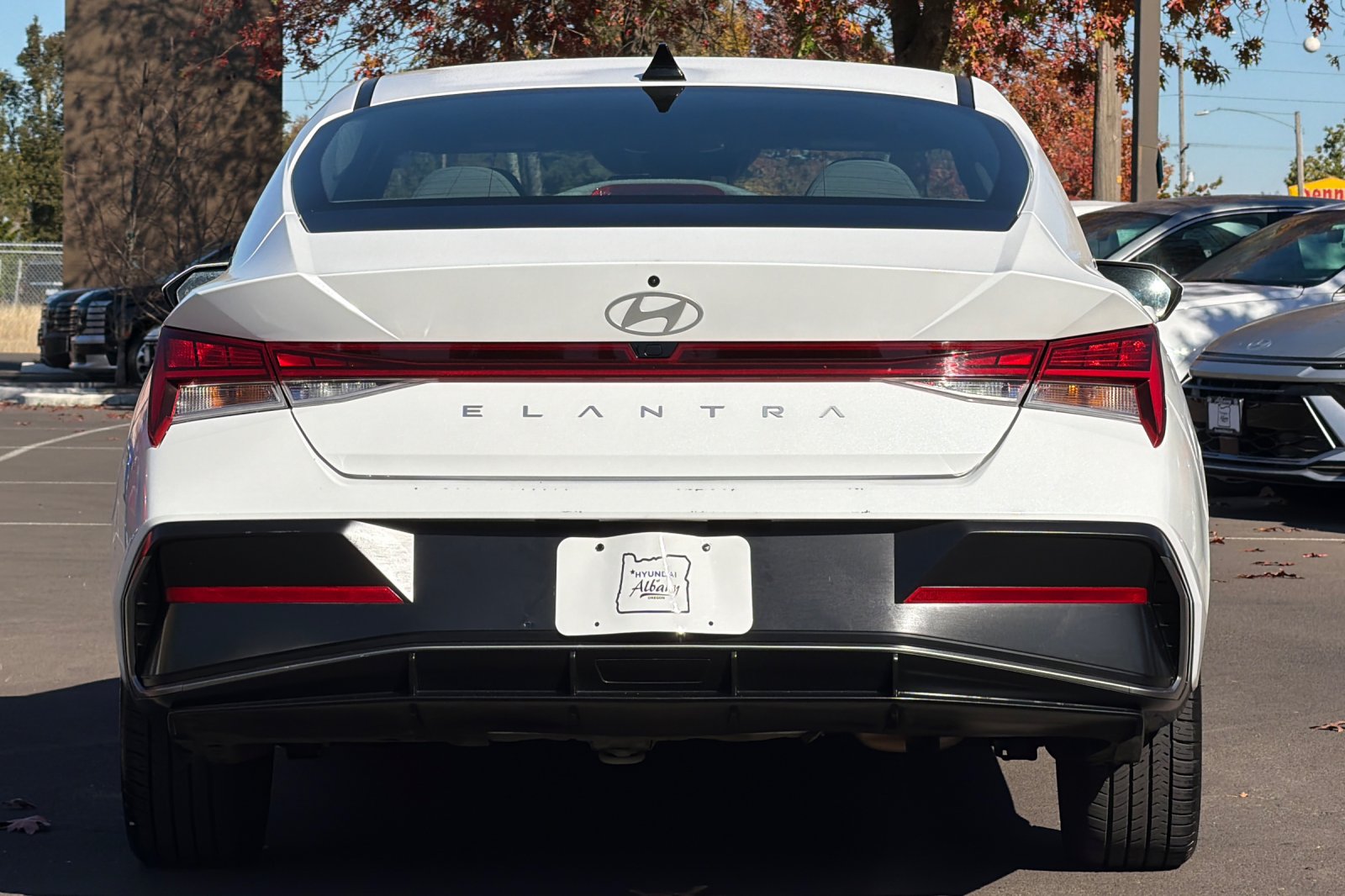 Used 2025 White Hyundai SEL Convenience image 5