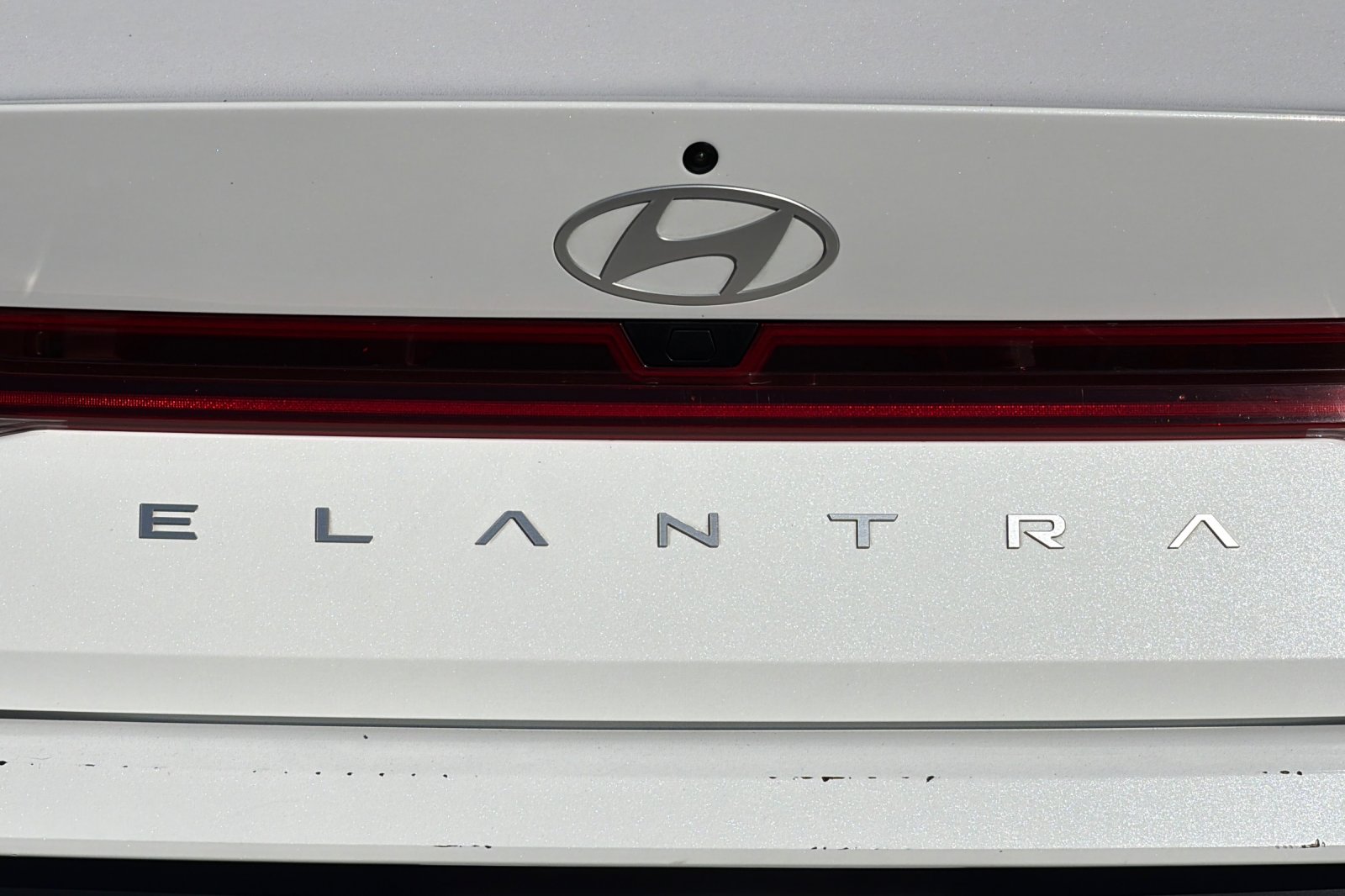 Used 2025 White Hyundai SEL Convenience image 23