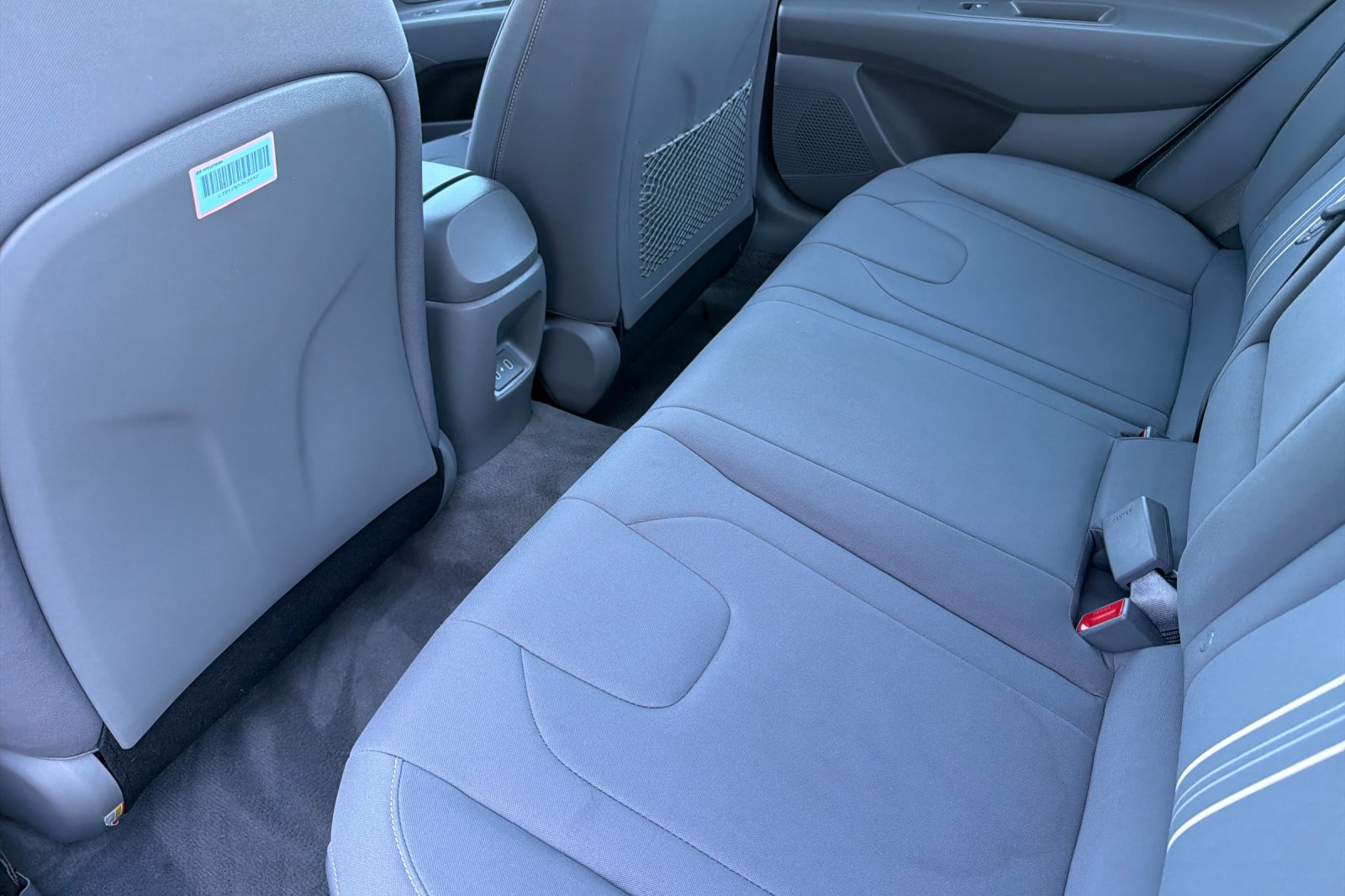 Used 2025 White Hyundai SEL Convenience image 9