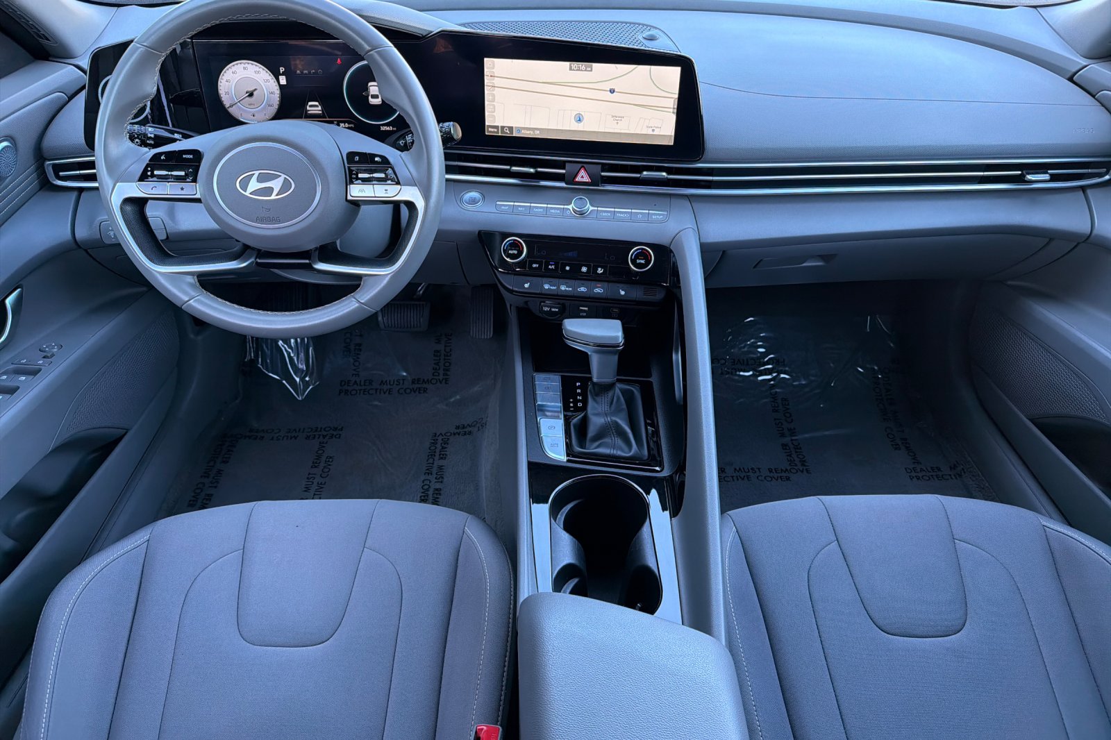 Used 2025 White Hyundai SEL Convenience image 10
