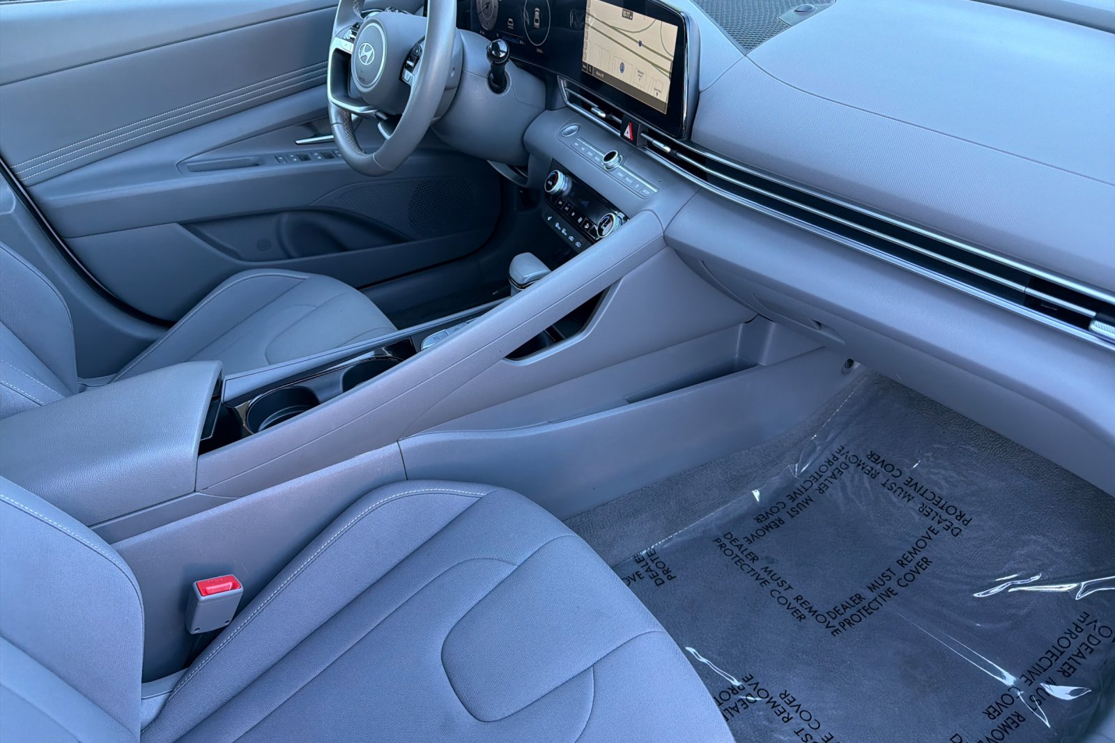 Used 2025 White Hyundai SEL Convenience image 12
