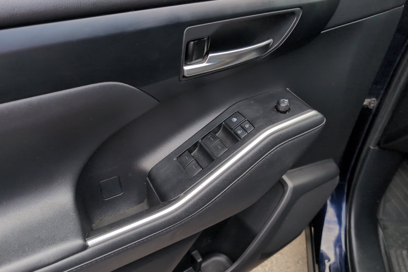 Used 2021  Toyota XLE image 12