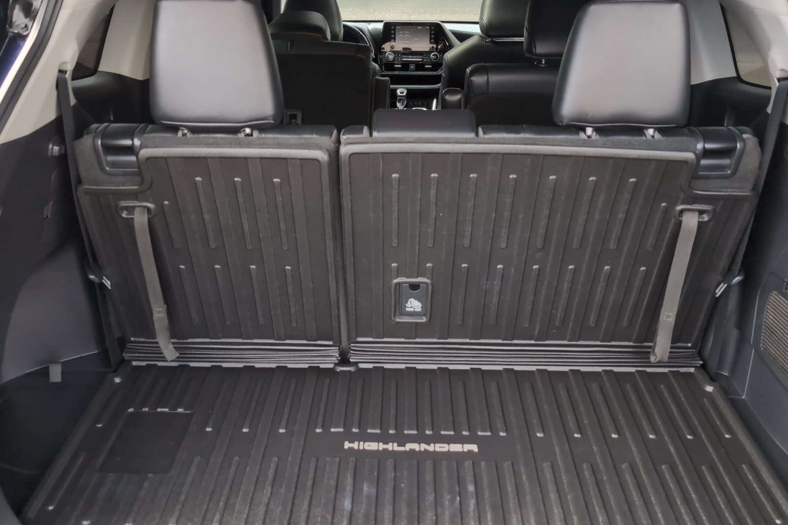 Used 2021  Toyota XLE image 17