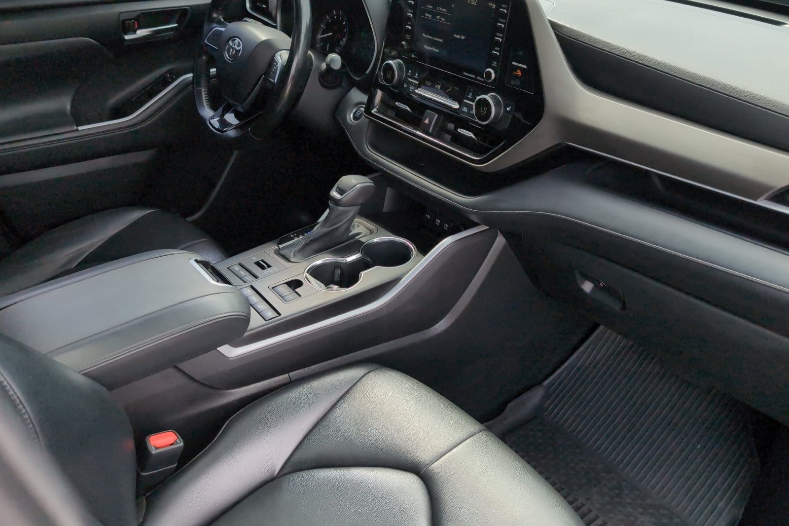 Used 2021  Toyota XLE image 18