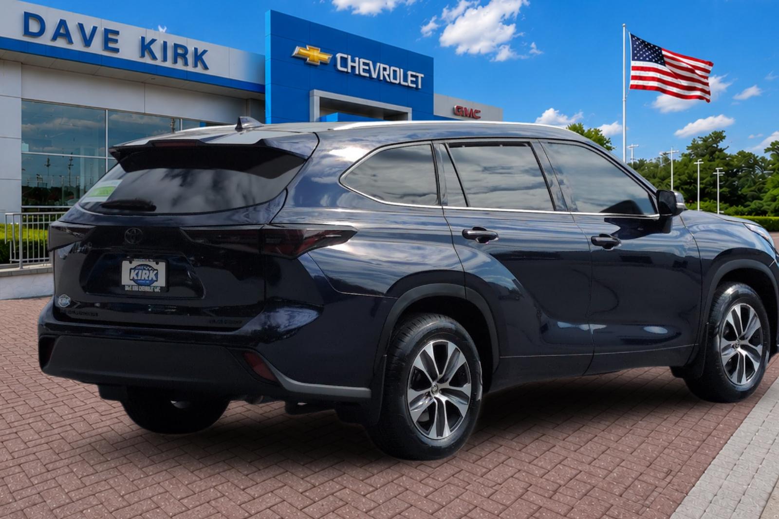 Used 2021  Toyota XLE image 3