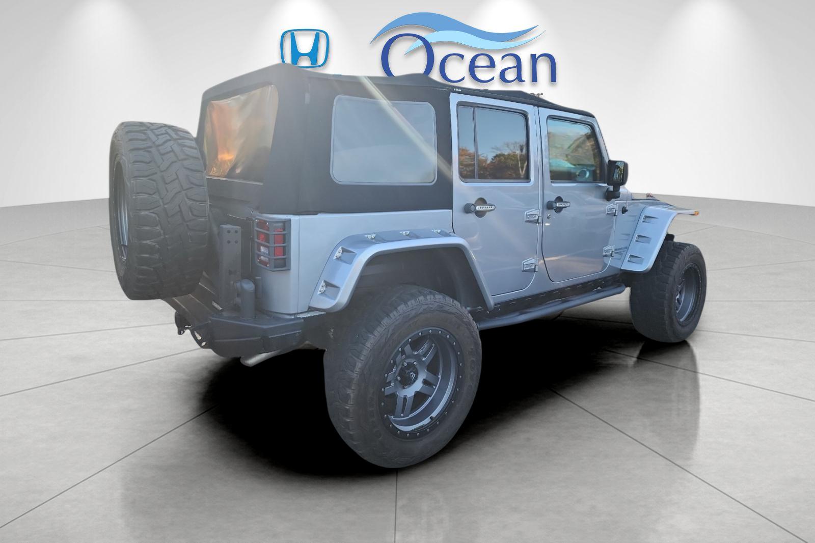 Used 2016 Billet Silver Metallic Clearcoat Jeep Unlimited Rubicon image 3