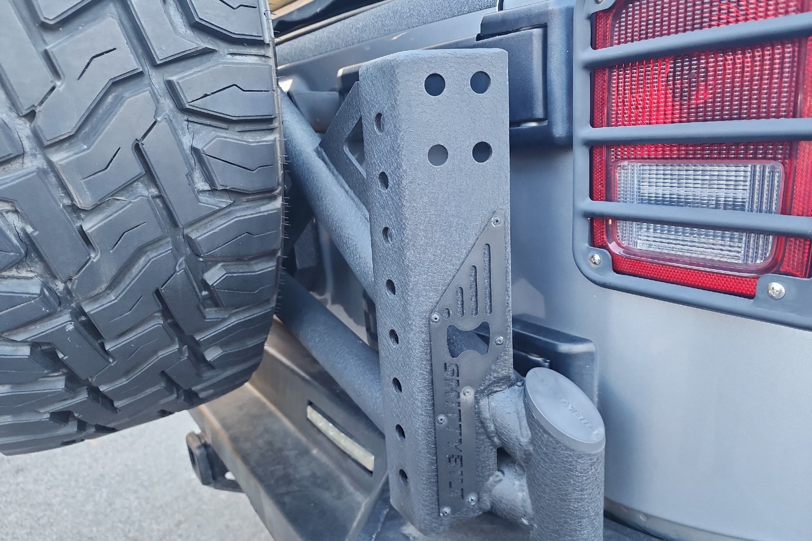 Used 2016 Billet Silver Metallic Clearcoat Jeep Unlimited Rubicon image 32