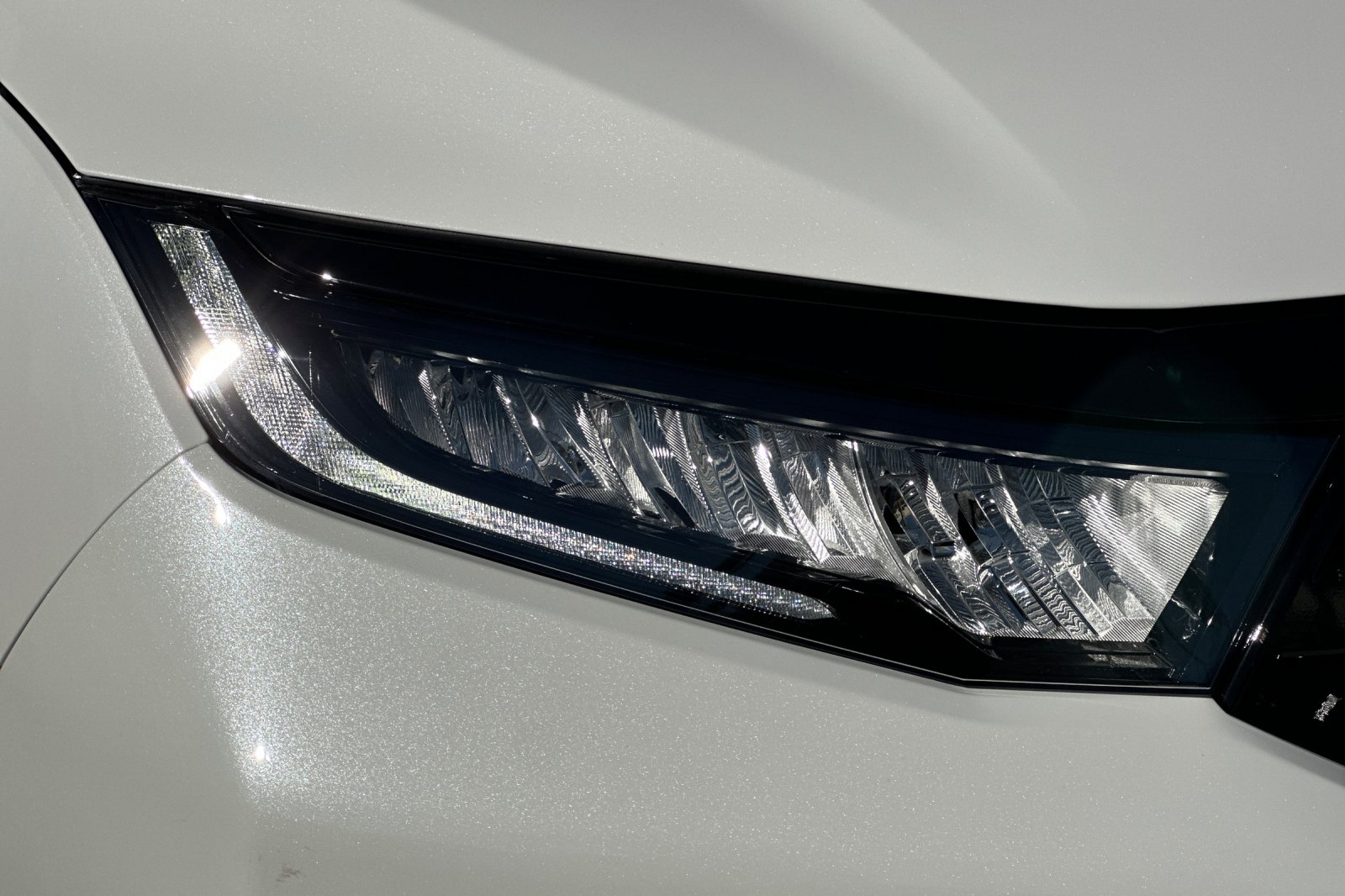 New 2027 Platinum White Pearl Honda Touring image 10