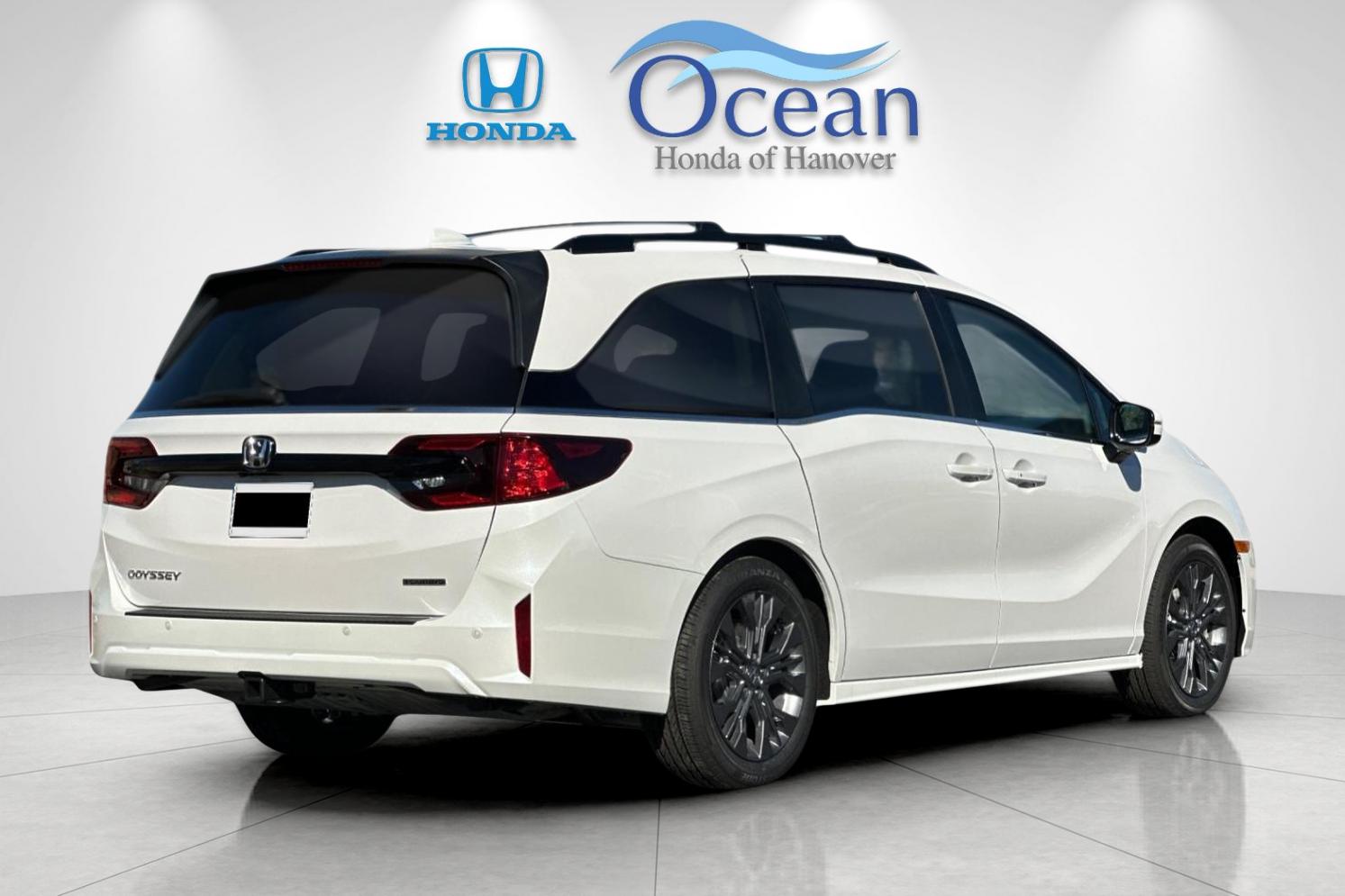 New 2027 Platinum White Pearl Honda Touring image 5
