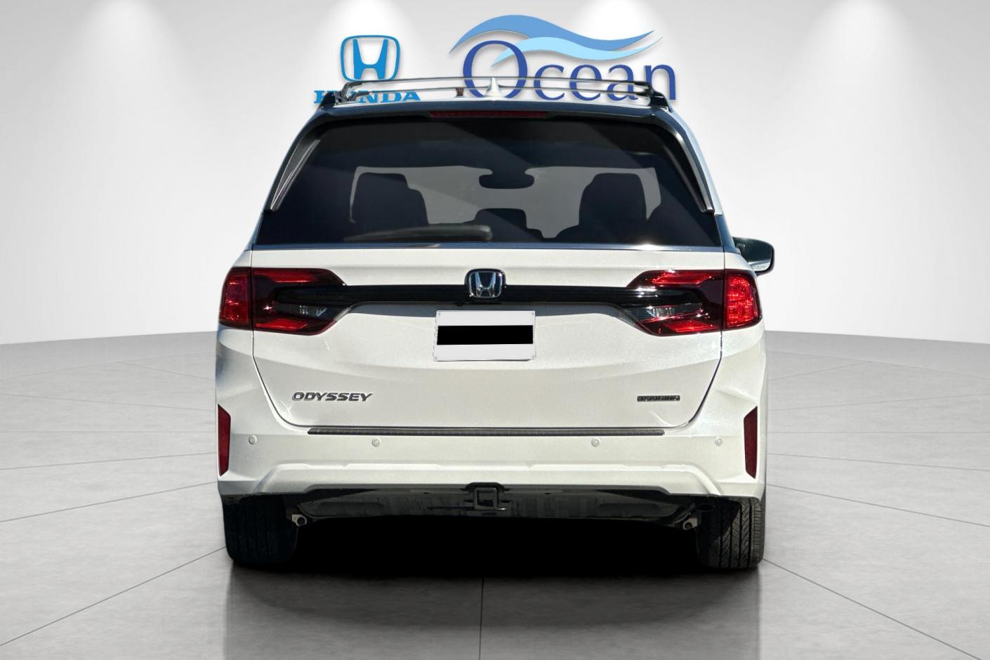 New 2027 Platinum White Pearl Honda Touring image 4