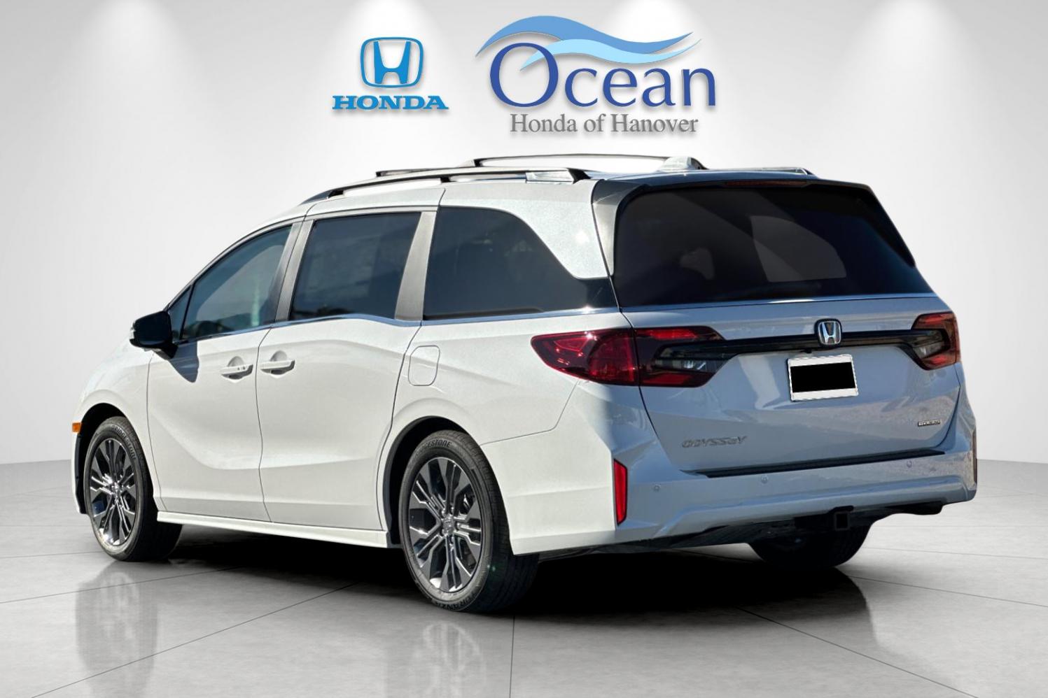New 2027 Platinum White Pearl Honda Touring image 3