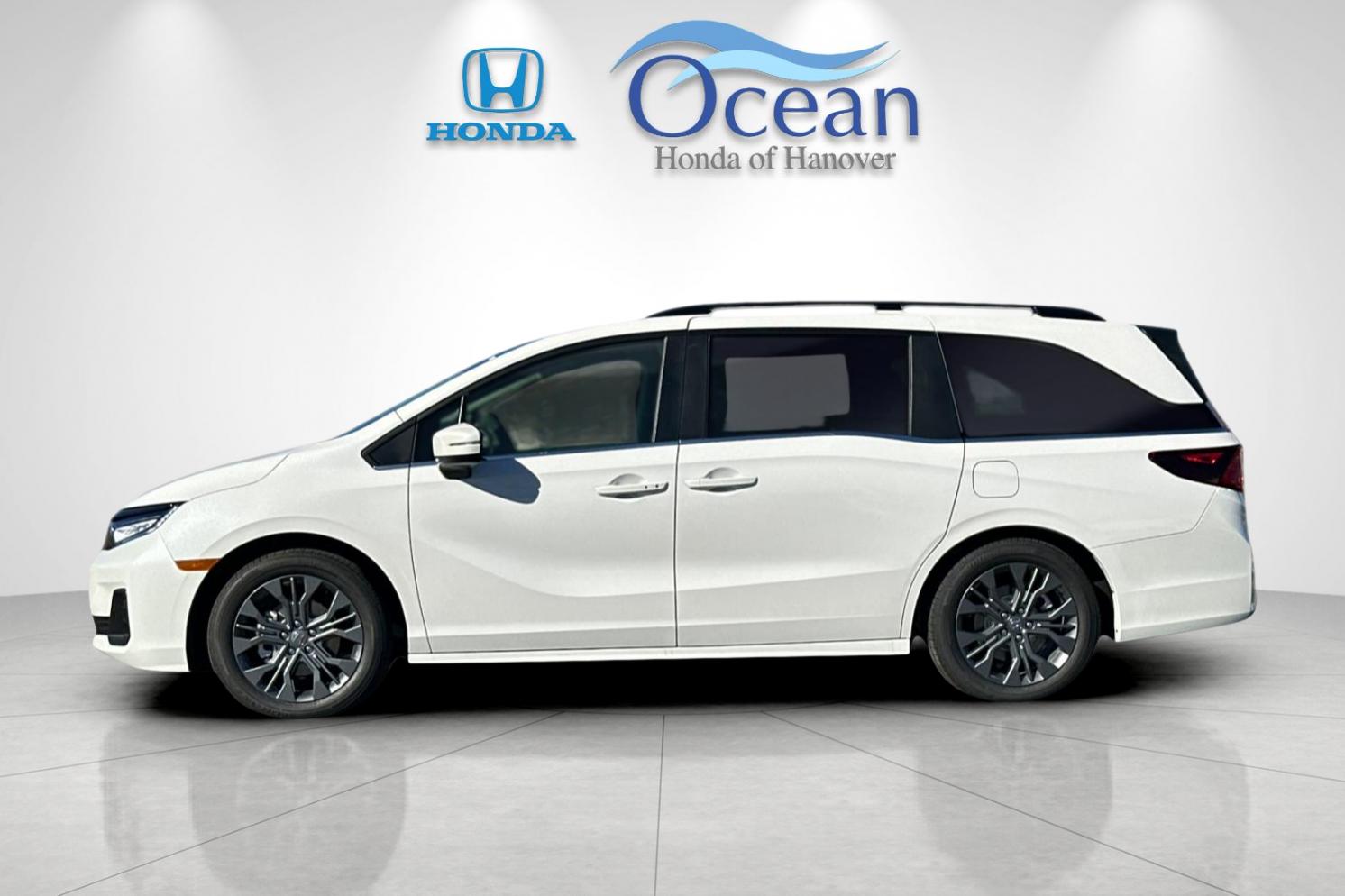 New 2027 Platinum White Pearl Honda Touring image 2