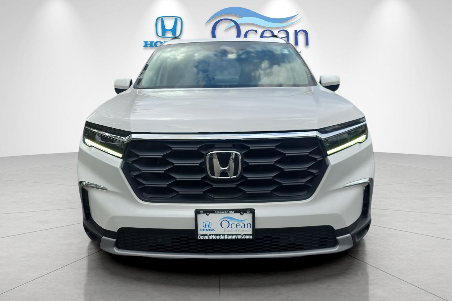 Used 2025 Platinum White Pearl Honda EX-L image 8
