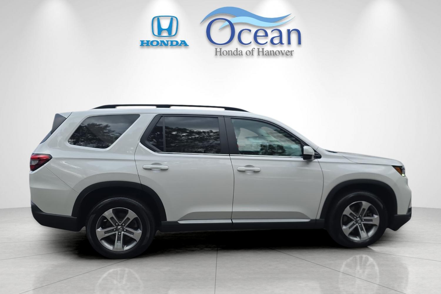 Used 2025 Platinum White Pearl Honda EX-L image 2