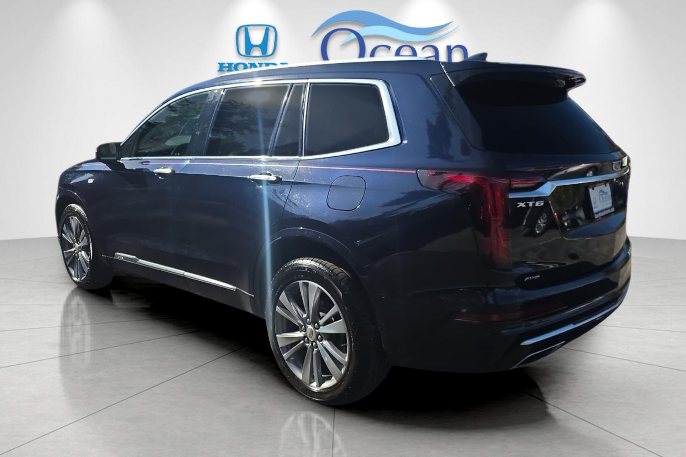 Used 2022 Stellar Black Metallic Cadillac Premium Luxury image 5