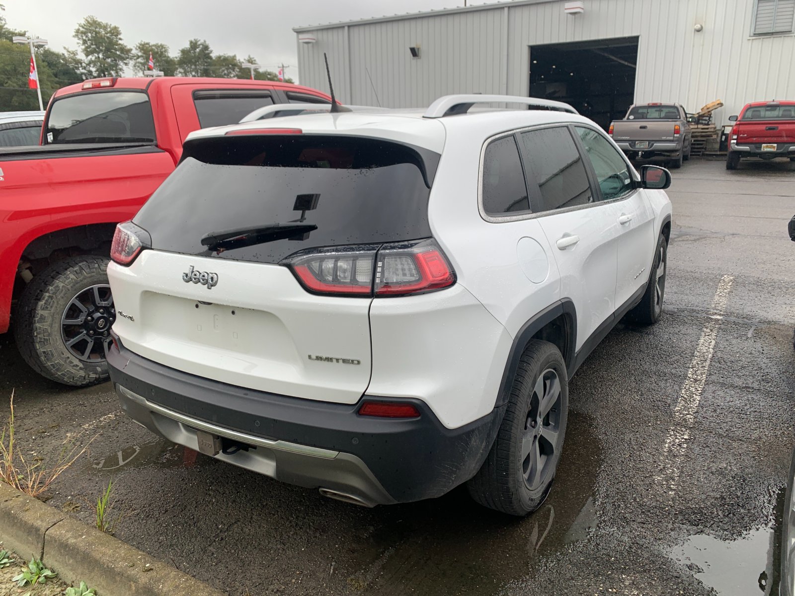 Used 2020 Jeep Cherokee Limited with VIN 1C4PJMDX7LD512586 for sale in Triadelphia, WV