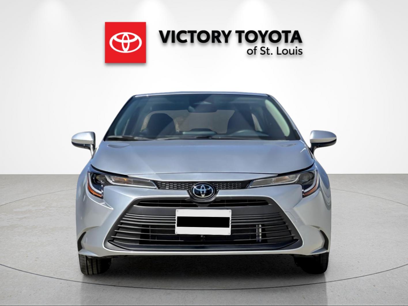 New 2027 Classic Silver Metallic Toyota LE image 8