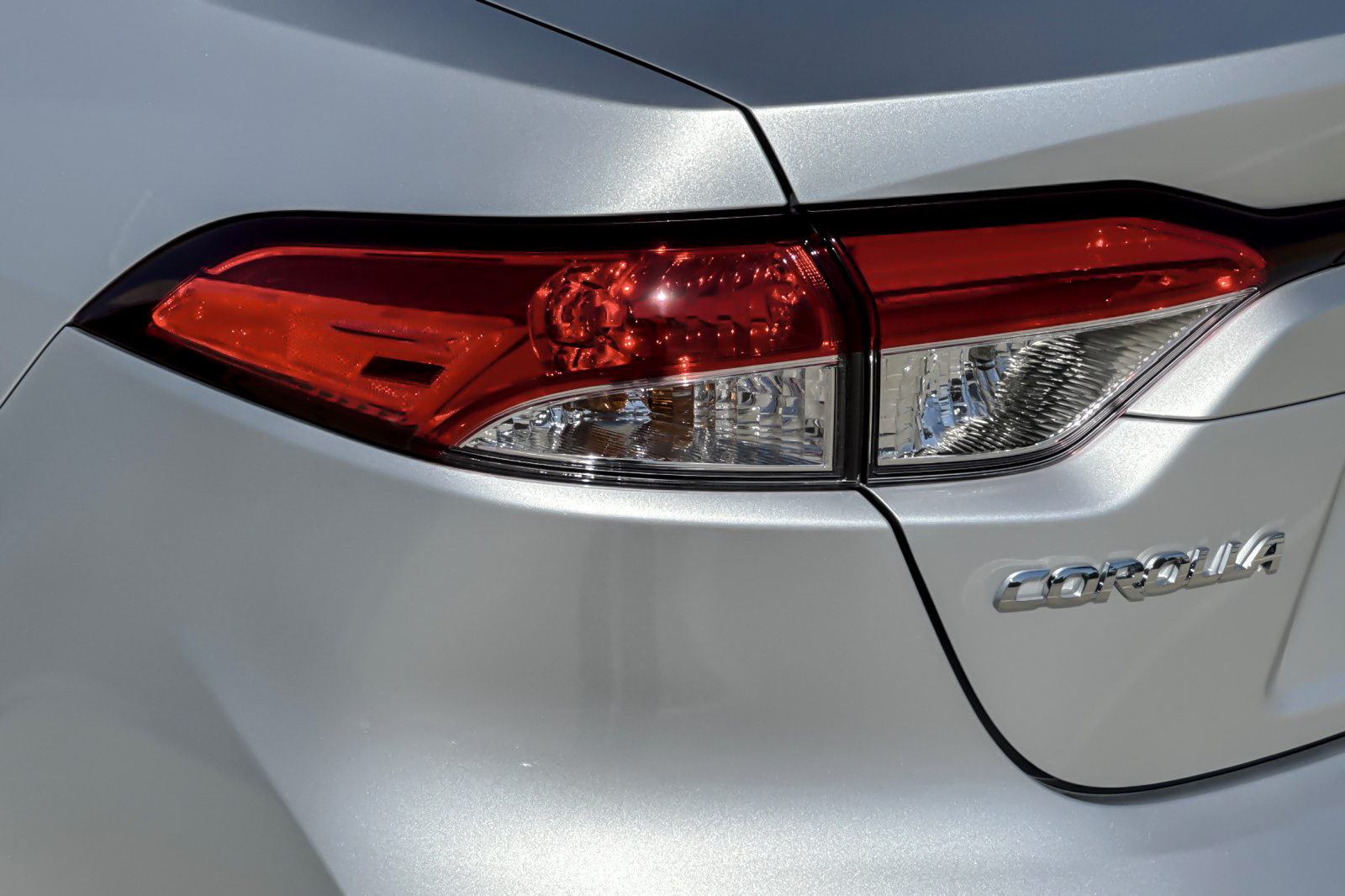 New 2027 Classic Silver Metallic Toyota LE image 24
