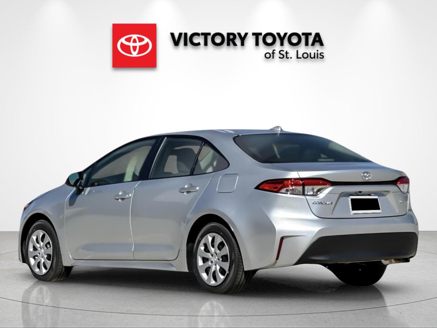 New 2027 Classic Silver Metallic Toyota LE image 5