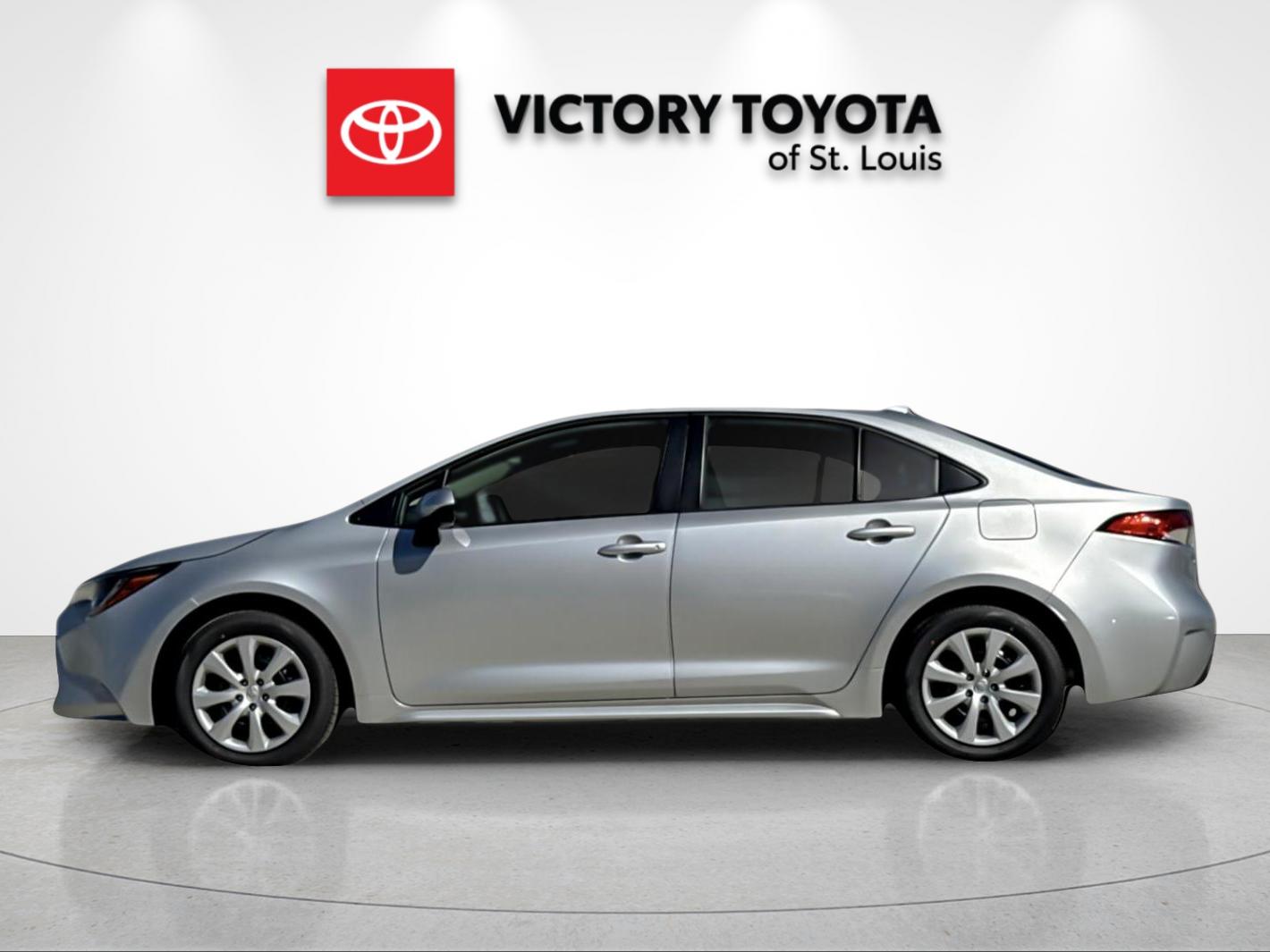 New 2027 Classic Silver Metallic Toyota LE image 6