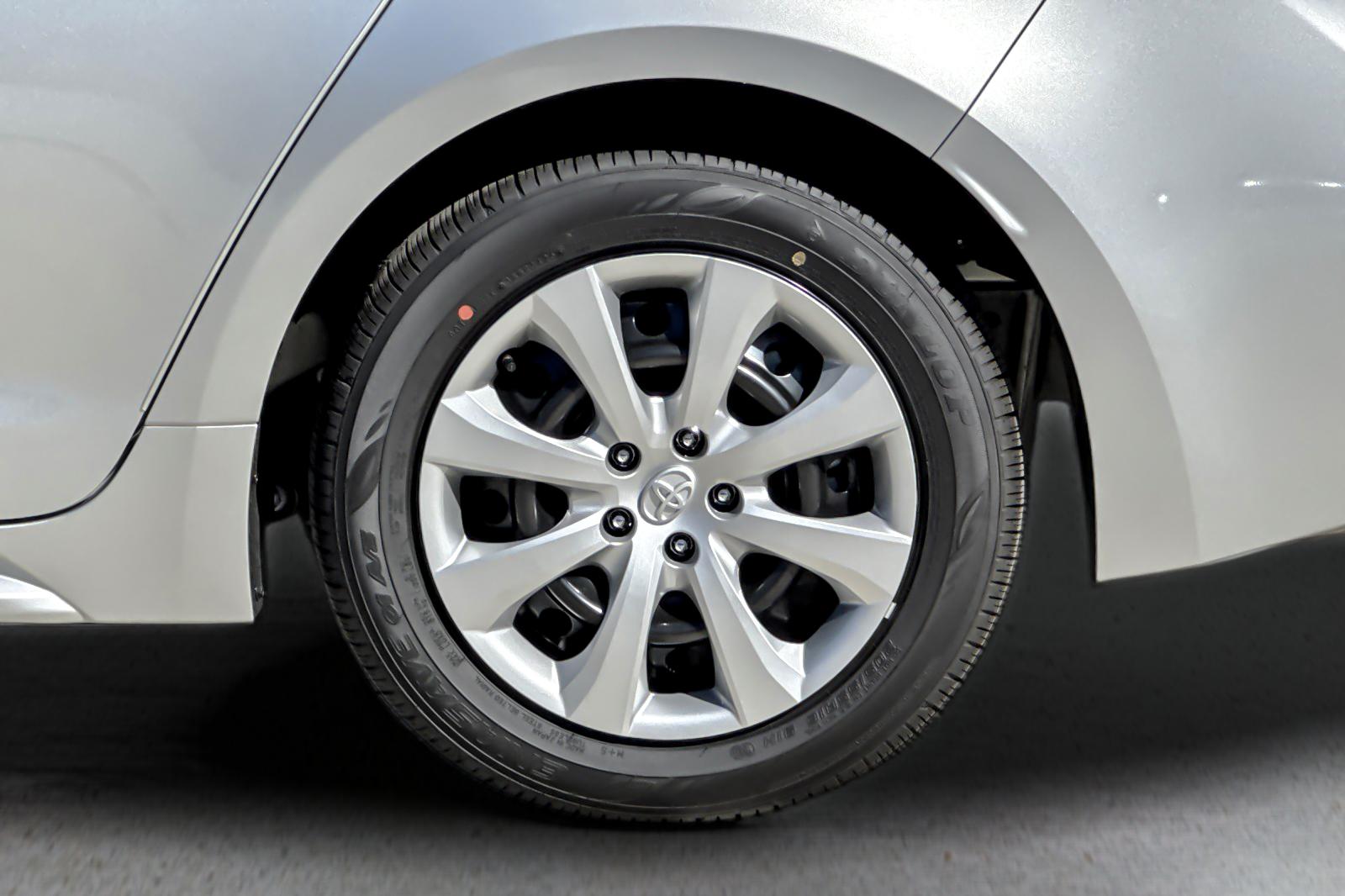 New 2027 Classic Silver Metallic Toyota LE image 22