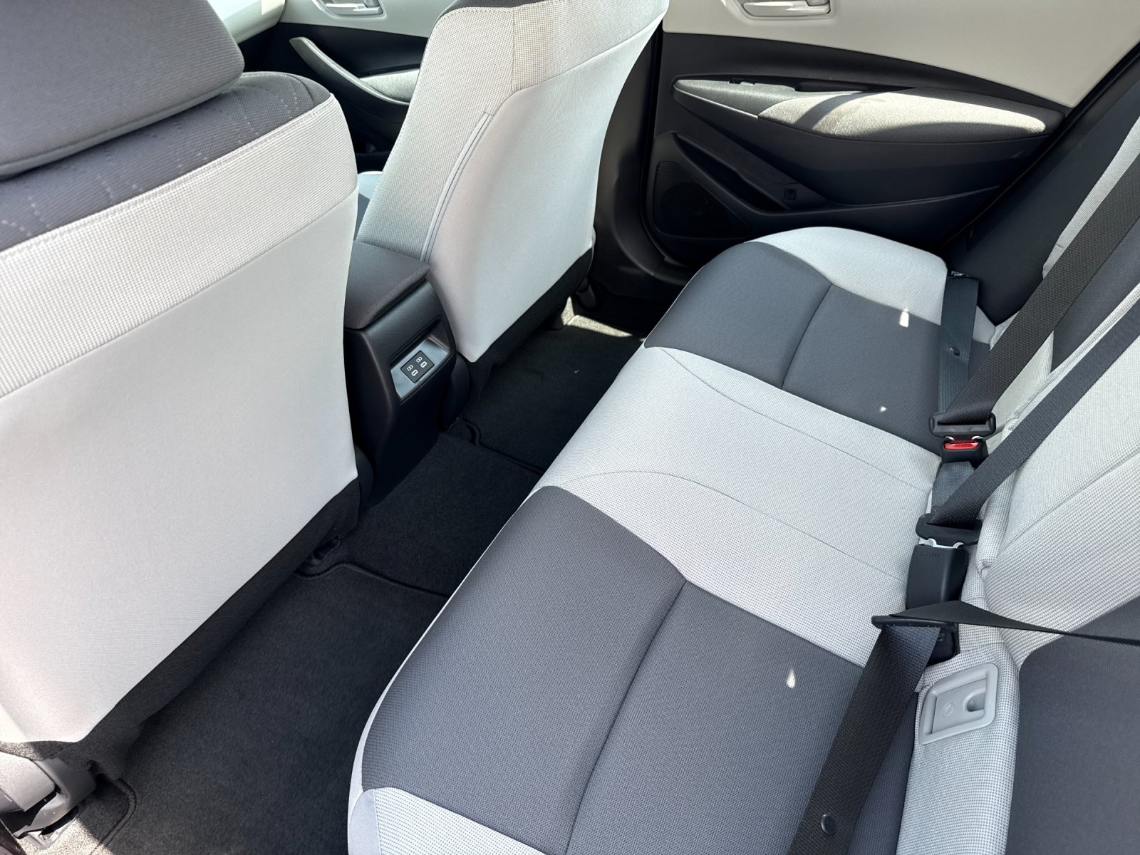 New 2027 Classic Silver Metallic Toyota LE image 11