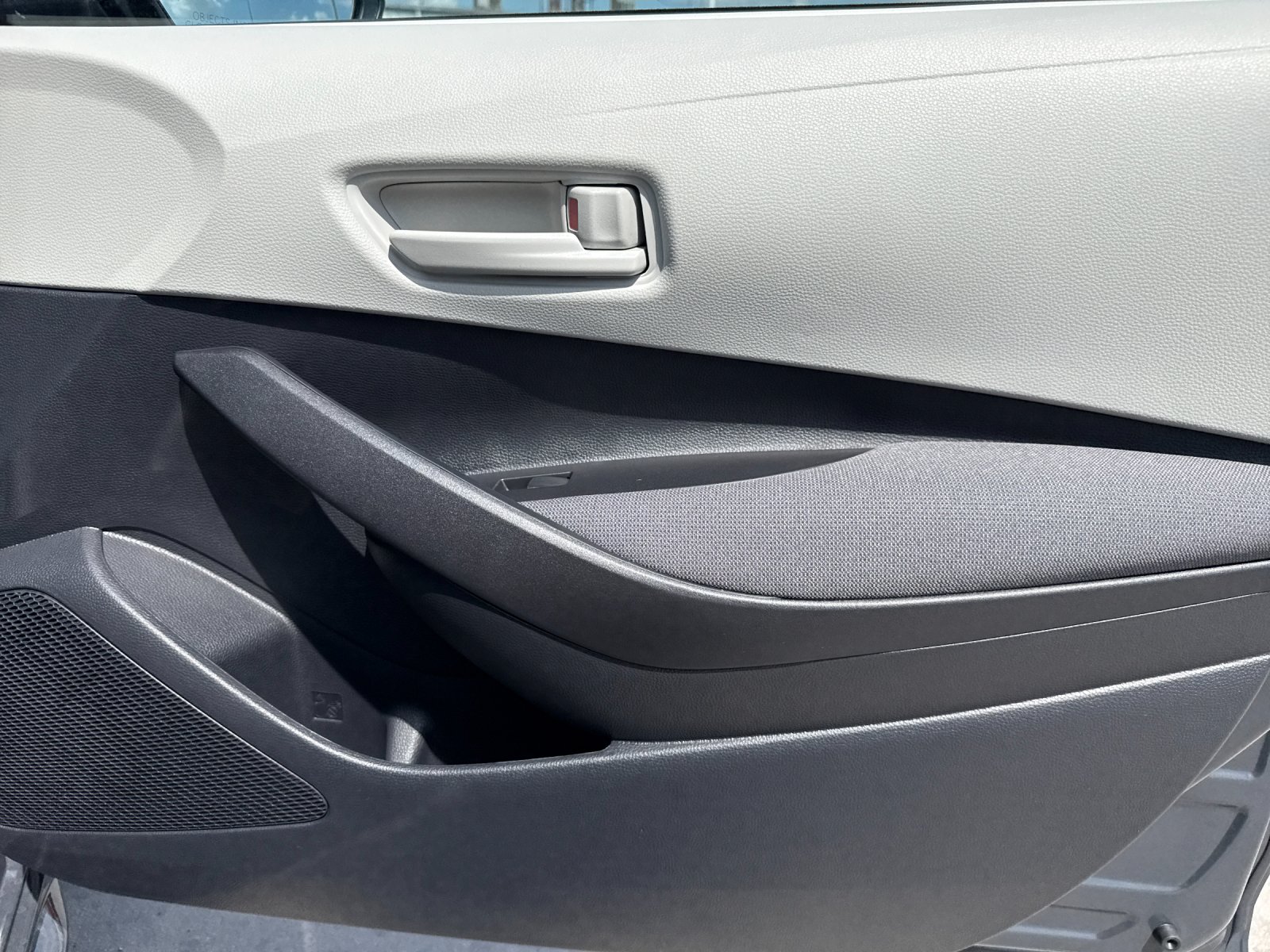 New 2027 Classic Silver Metallic Toyota LE image 27