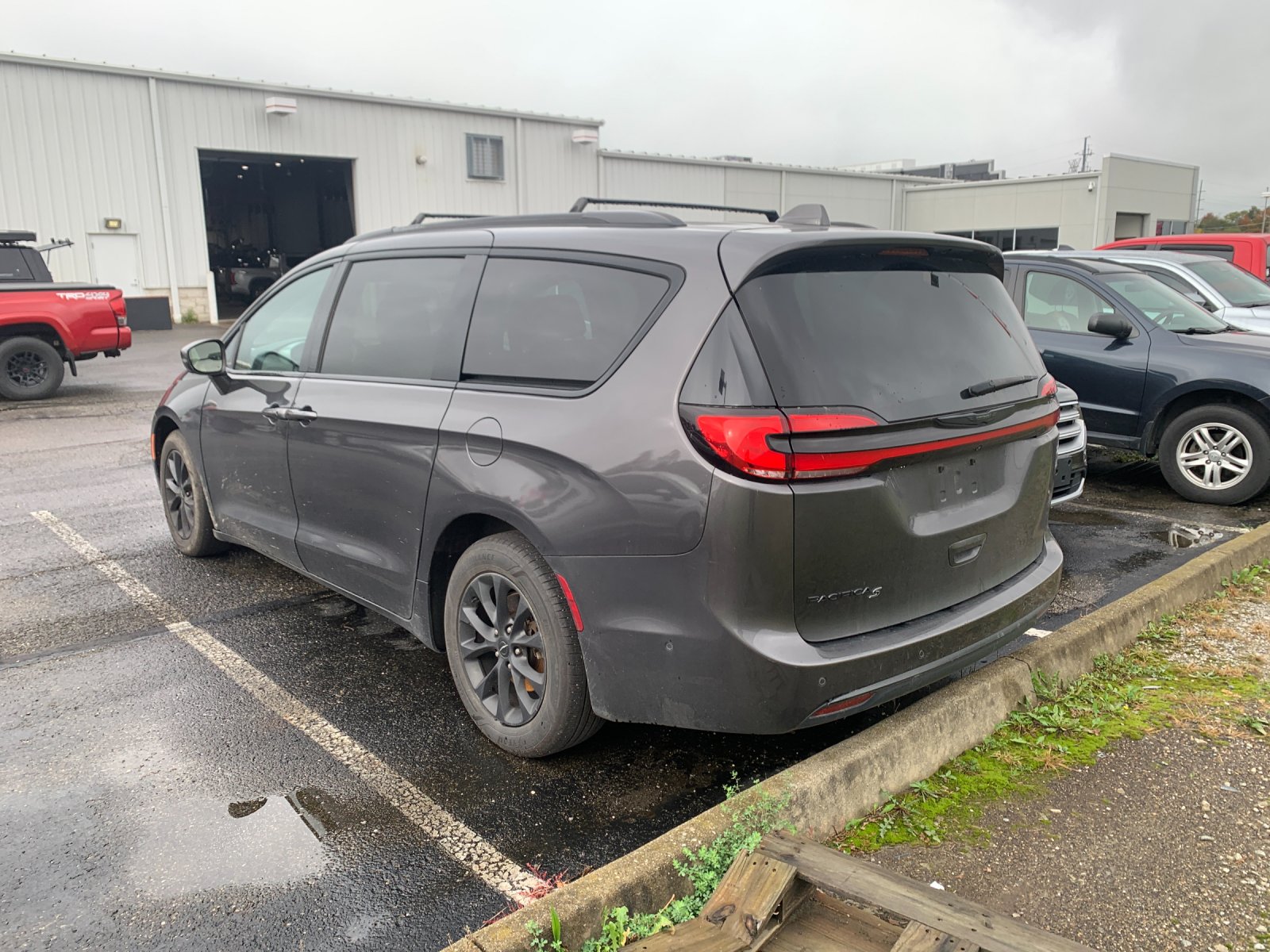 Used 2021 Gray Chrysler Touring L image 4