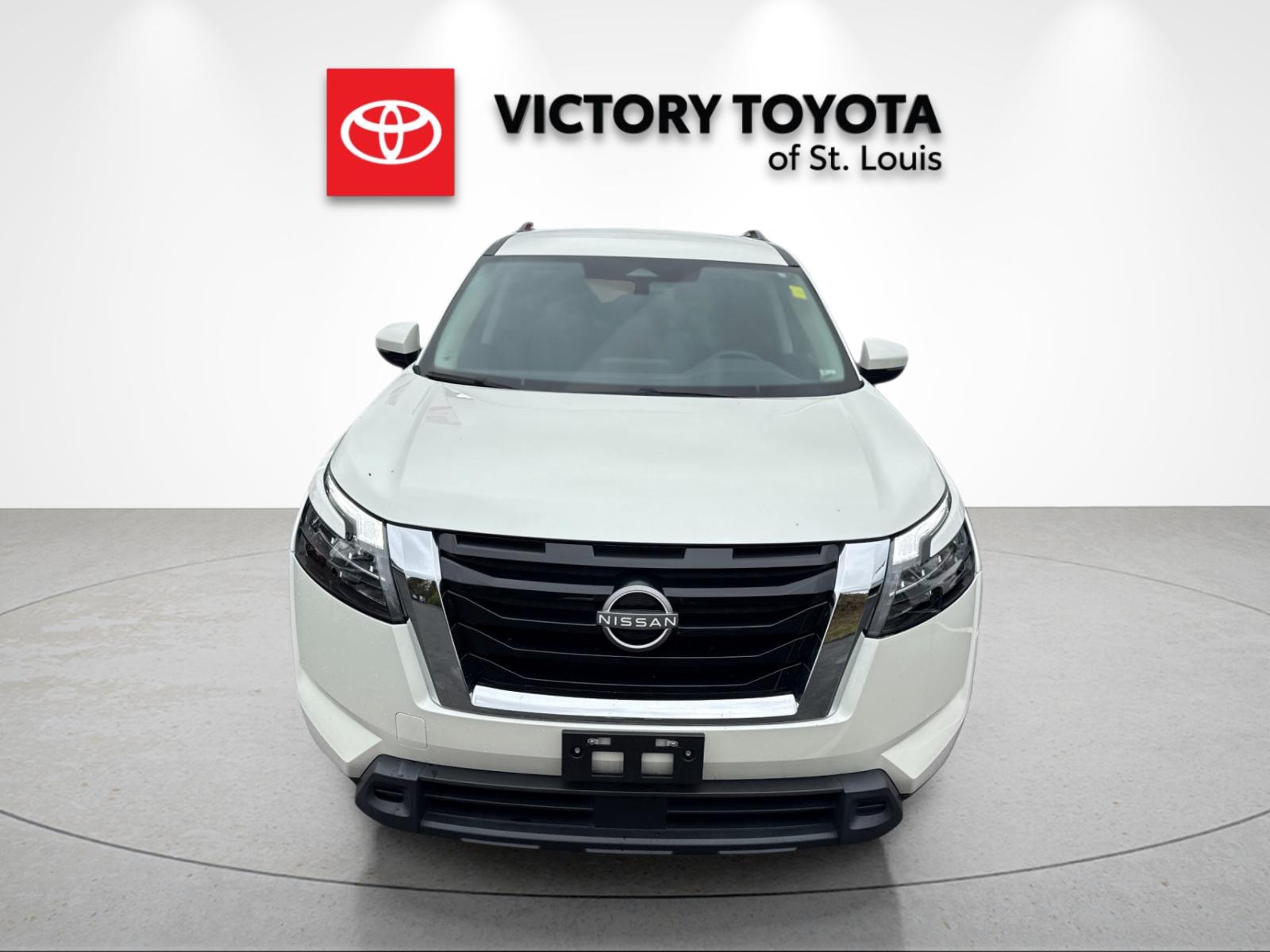 Used 2024 White Nissan SV image 8