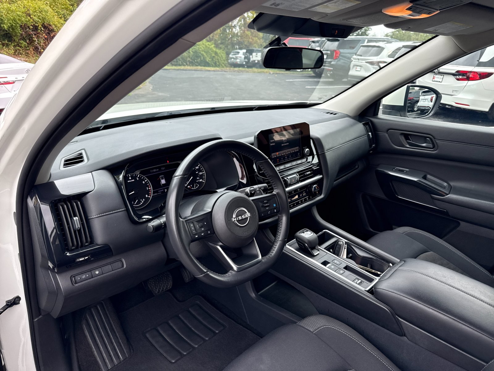 Used 2024 White Nissan SV image 10