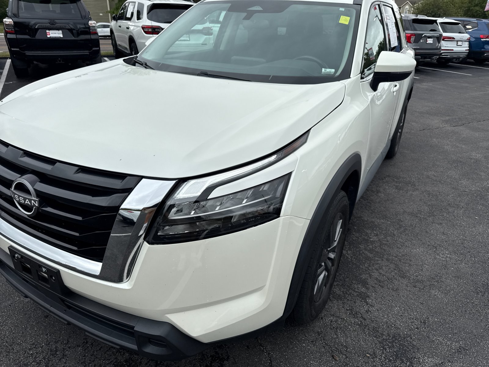Used 2024 White Nissan SV image 29