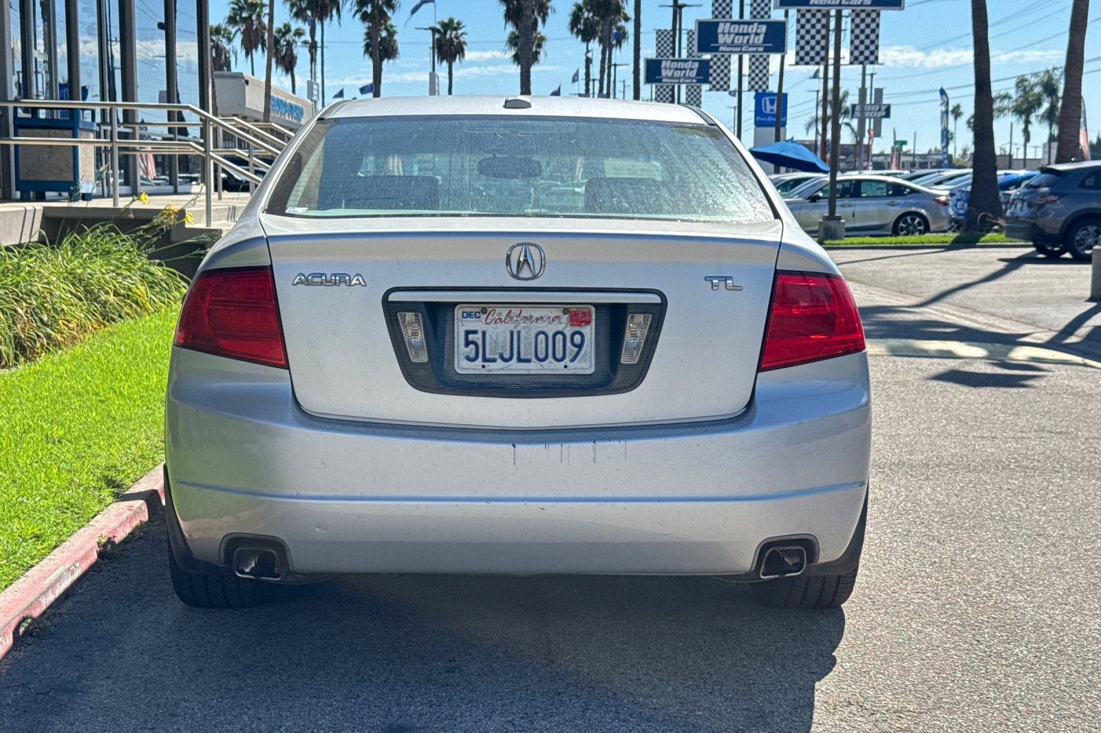 Used 2005 Satin Silver Metallic Acura Base image 6
