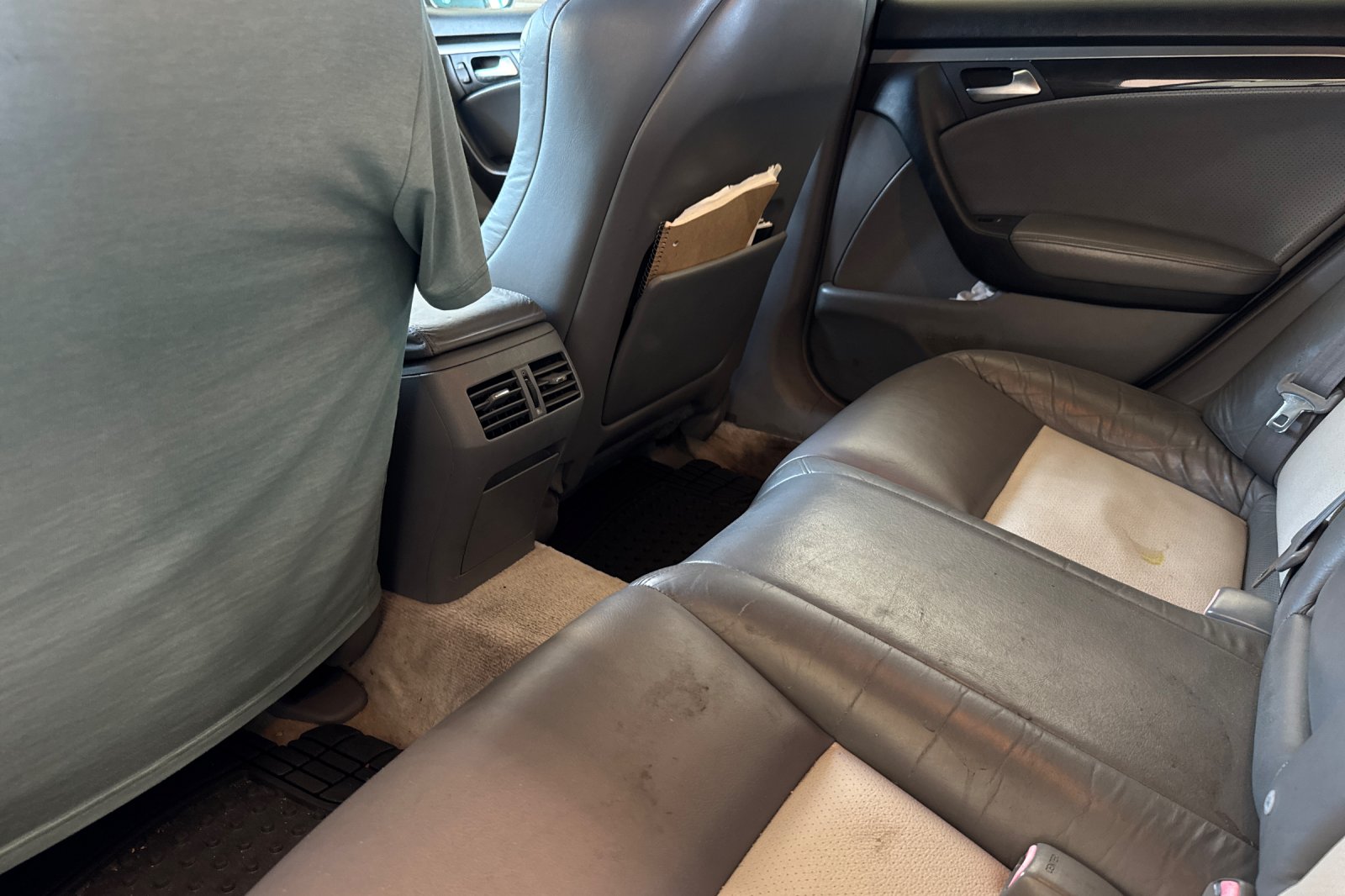 Used 2005 Satin Silver Metallic Acura Base image 8