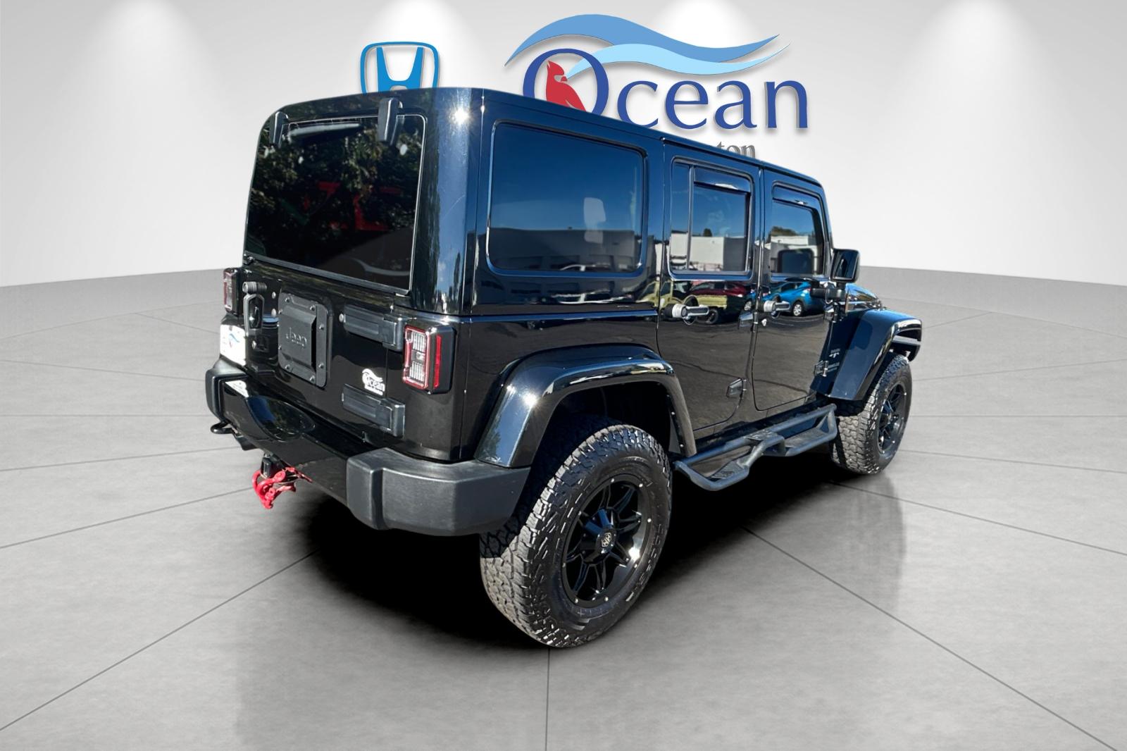 Used 2016 Black Clearcoat Jeep Unlimited Sahara image 3