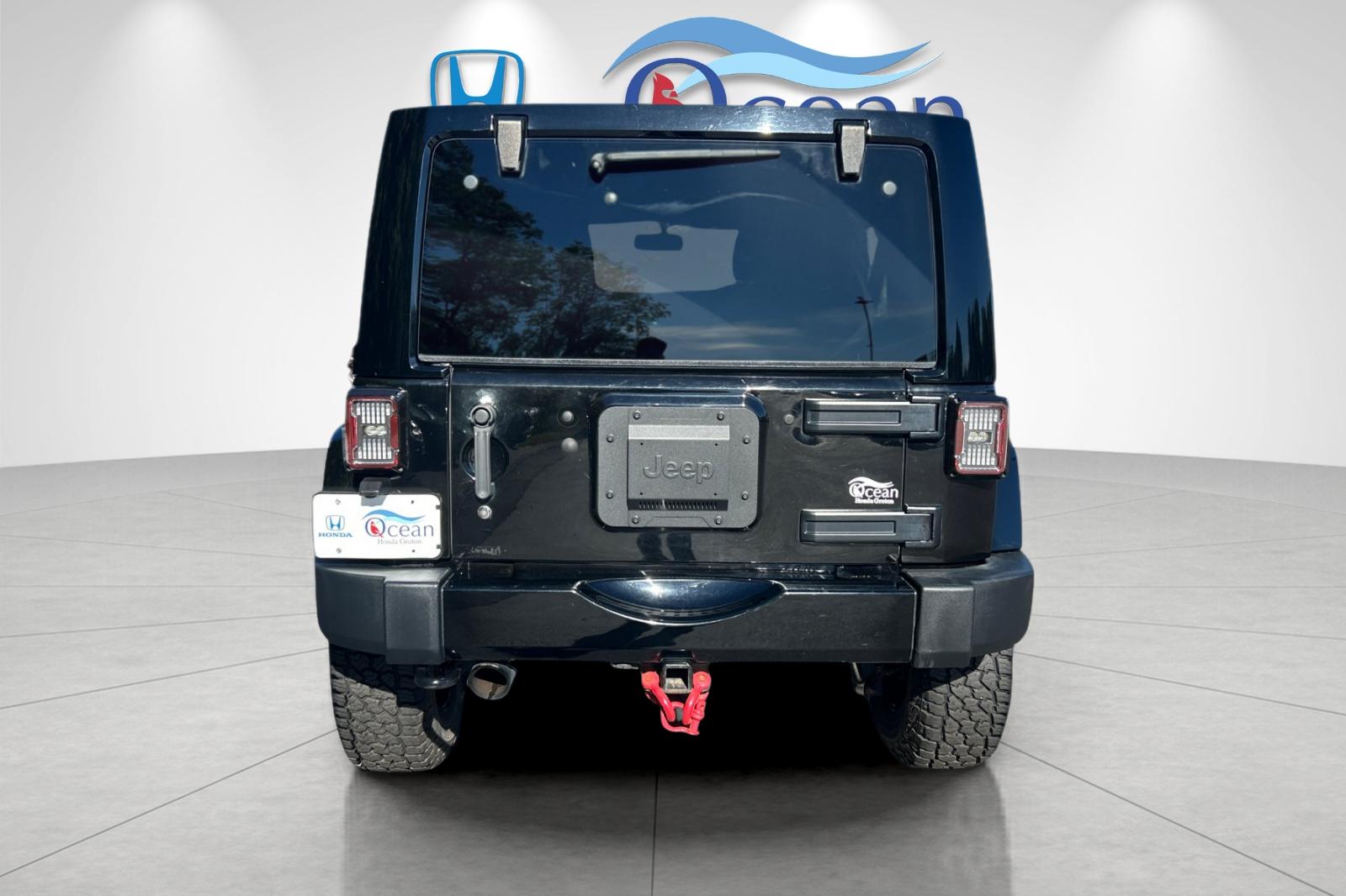 Used 2016 Black Clearcoat Jeep Unlimited Sahara image 4