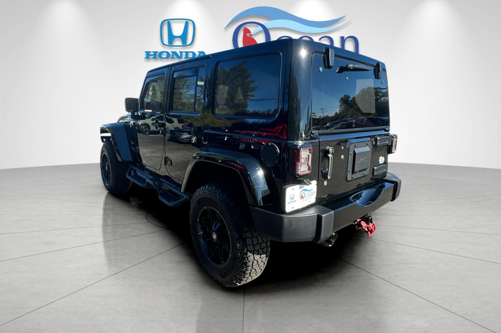 Used 2016 Black Clearcoat Jeep Unlimited Sahara image 5