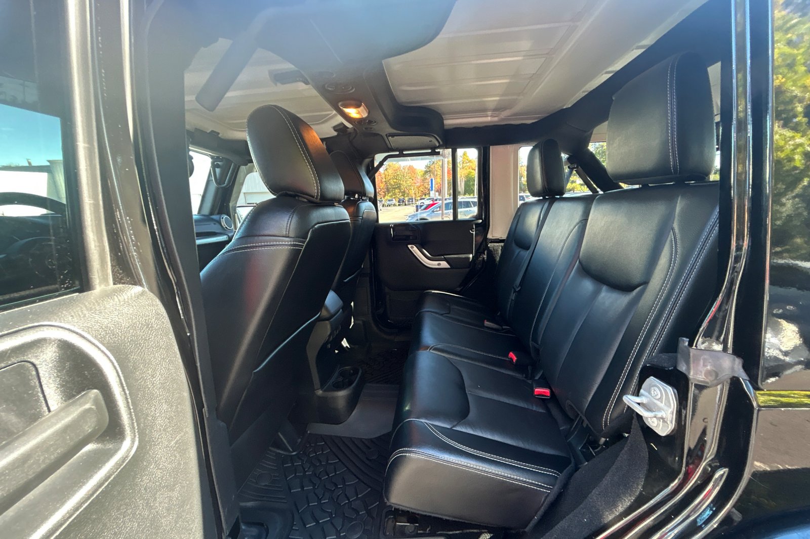 Used 2016 Black Clearcoat Jeep Unlimited Sahara image 12